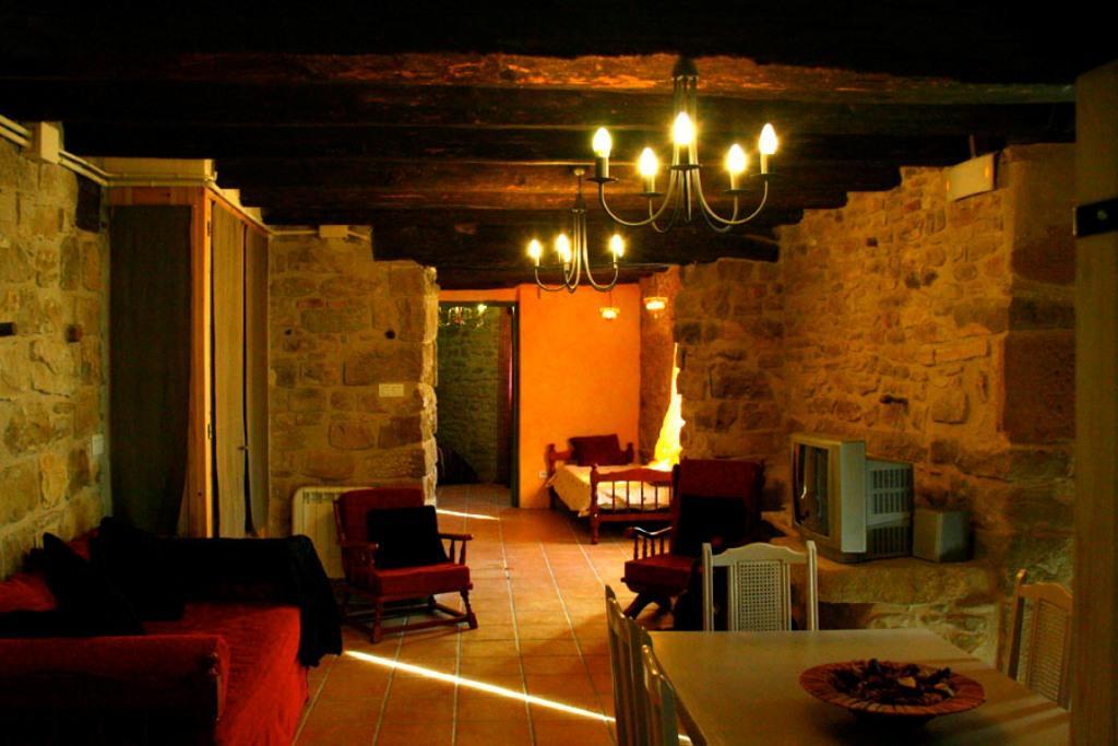 Les Cavallerisses Hostal Guialmons Exterior foto